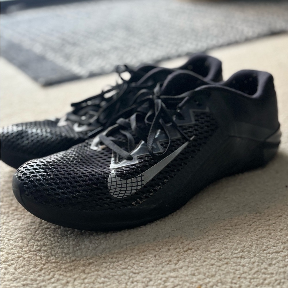 Nike Men's Black Metcon 6's